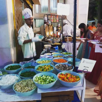 This is a food station I arranged for a large event, featuring a colorful spread of fresh ingredients in matching bowls. My team ensures that every setup is not only delicious but also visually appealing and well organized.