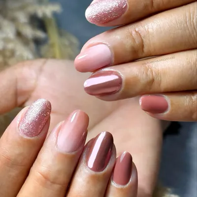 This has become a classic favorite at the studio, recreated over 50 times. It combines ombré, chrome, and glitter for a look that's perfect for any occasion, from casual to bridal.