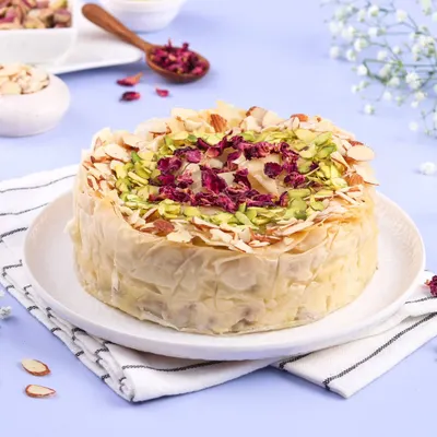 I recently started offering this Baklava Cheesecake and it's already a bestseller. It combines the creamy texture of cheesecake with the crispy, nutty, and sweet layers of traditional baklava.