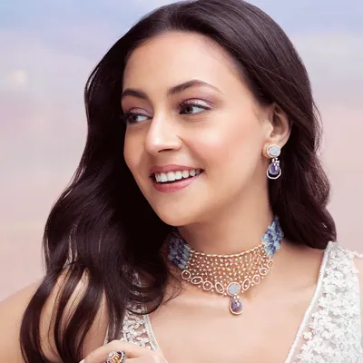 This is more than a celebration, it's a golden embrace. This gemstone choker set celebrates your present and blesses your future, making it perfect for an auspicious occasion like Akshaya Tritiya.