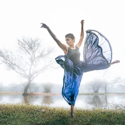 Movement is my way of connecting with my wild, eternal self. This photo captures that feeling of freedom and expression that I find through flow. It’s about more than just physical fitness; it’s about remembering the joy of being in your body.