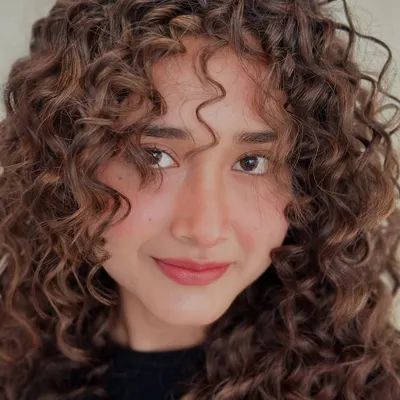 A close-up on these perfectly defined curls. My goal is to create a shape that allows each curl to sit beautifully without being weighed down.
