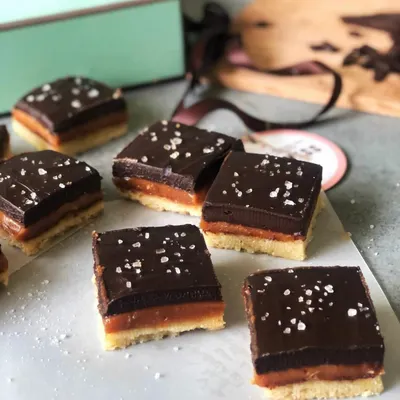 The best of all worlds in one bite. Our Millionaire Bars feature a buttery shortbread crust, a thick layer of homemade caramel, and a decadent chocolate ganache topping, sprinkled with sea salt for the perfect finish.