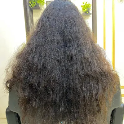 This is a common starting point for many of my clients: hair that feels dry, undefined, and frizzy. It's not a "mess," it's just misunderstood and waiting for the right care.