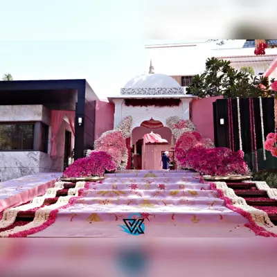 This grand palatial entrance was the highlight of a beautiful Anand Karaj ceremony. We used a stunning gradient of pink flowers to create a massive, welcoming arch that left guests in awe.