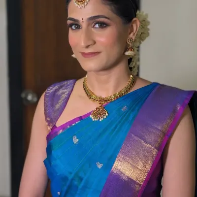 A close-up of my chic Tamil bride Shriya. Her makeup was kept natural and glowing to complement the vibrant blue and purple Kanjeevaram saree.