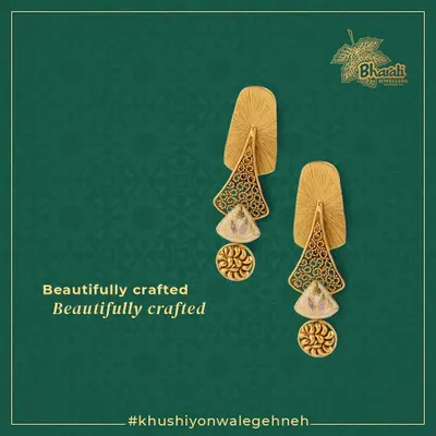 Beautifully crafted earrings that blend tradition and elegance. This piece features intricate filigree work, delicate Meenakari, and a shimmering Moti stone for a timeless appeal.