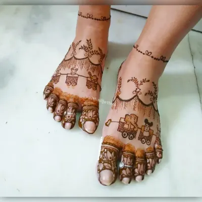 A super cute and playful design for a baby shower. The feet are adorned with a toy train carrying an elephant and a teddy bear, with a delicate vine anklet.