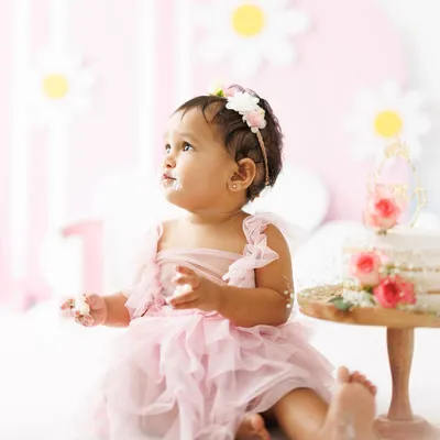 A first birthday is a momentous occasion, and what better way to celebrate than with a cake smash. I love capturing the pure, unscripted joy and messy fun as little ones discover cake for the first time.