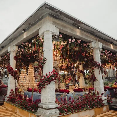 For this traditional Bunt ceremony, we used a rich, deep red floral palette to create a dramatic and opulent mandap against the backdrop of the Nandi Hills. The structure was designed to feel both grand and deeply rooted in tradition.
