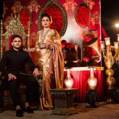 We designed this regal reception stage with ornate golden thrones and a rich red and gold backdrop. The setup is perfect for couples wanting a royal theme, creating a majestic setting for their evening celebration.