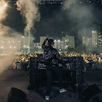 Overlooking a massive crowd at a university festival, surrounded by smoke effects. This is the view from my office, where I create an epic atmosphere for thousands of students.