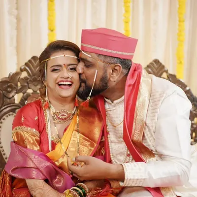 A playful whisper and a burst of laughter. These are the candid moments that I live to capture.