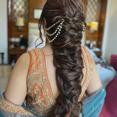 A thick, textured fishtail braid for the bride's sister. I used my human hair extensions to create this incredibly full and detailed braid, finished with a beautiful passa.