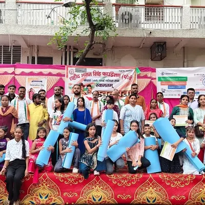 A proud moment distributing yoga mats with the Shaheed Bhagat Singh Foundation, supporting the next generation of yogis.