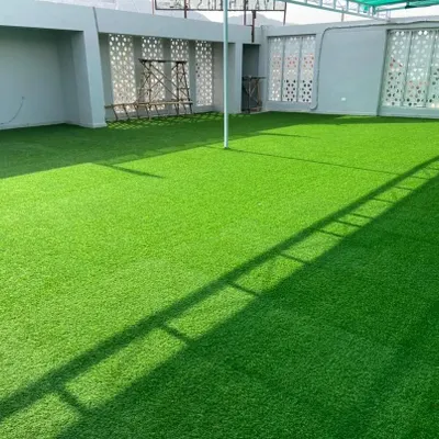 We converted this large, empty rooftop into a functional and beautiful green space. Our artificial turf installation provides a lush, maintenance-free lawn, instantly adding value and usability to a previously overlooked area.