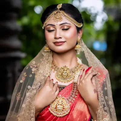 A serene moment captured with one of my most sought-after temple jewellery sets. The antique finish and detailed Lakshmi pendant make this a centerpiece for any South Indian bride.
