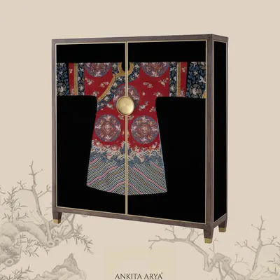 This bespoke bar unit features an Oriental-inspired design of a traditional robe, digitally illustrated and printed on a wooden surface. It’s a fusion of contemporary form and classic art, designed to be a conversation starter.