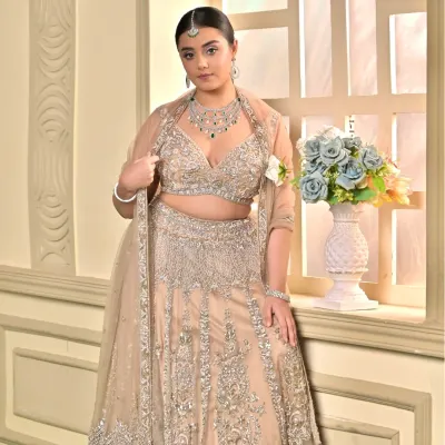 For this sangeet look, we focused on creating a radiant, minimalist glamour. The makeup features a flawless base that glows under the lights, paired with soft, shimmering eye makeup and a neutral lip color.