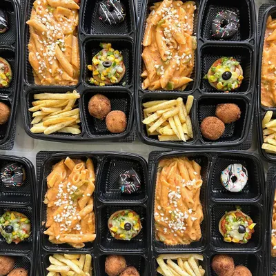My modern Jain meal boxes are a huge hit. They feature Pink Sauce Pasta, French Fries, Corn & Cheese Balls, Mini Pizzas, and a mini doughnut for a complete treat.
