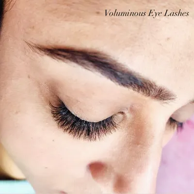 This close up shows the incredible density of a Voluminous set. The lashes are dark, full, and fluffy, creating a glamorous look that is still lightweight and comfortable to wear.