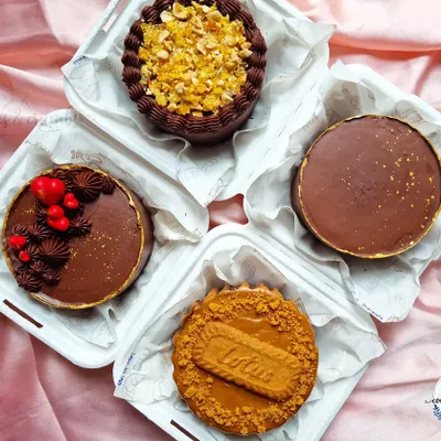 A collection of some of my favorite bento cake flavors. This includes my Biscoff crunch, rich chocolate truffle, classic chocolate hazelnut, and a fruity creation.