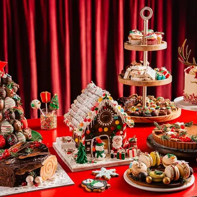 My complete Christmas dessert table is a festive dream. It includes everything from a reindeer cake and gingerbread house to a strawberry tower, Yule logs, macarons, and tarts, perfect for hosting a memorable holiday party.