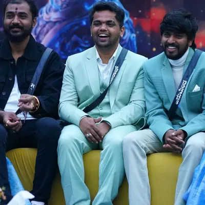 A happy moment from the Bigg Boss Kannada house. I designed this three-piece mint green suit for Dhanraj Achar. It’s a great choice for a formal event, offering a fresh and modern look.