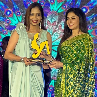 A moment I will always cherish: receiving the 'Best Makeup Artist in India' Award from the graceful Bollywood actress, Bhagyashree.