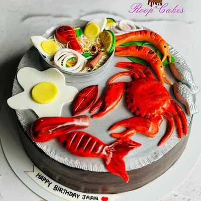 A feast for the eyes and the heart. It may look like a seafood platter, but this is a 100% eggless cake with every detail, from the crab to the prawns, being fully edible.
