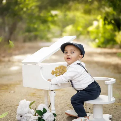 A little gentleman at his piano. We bring our props to private outdoor locations in Jaipur to create these magical, storybook scenes.
