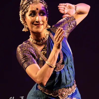 A close-up from my solo recital at the Nishagandhi Dance Festival. This performance of a romantic Javali allowed me to explore the subtle nuances of 'Shringara', or love.