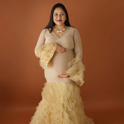 A simple, elegant portrait that lets the mother's glow shine. This was shot using my Wall Magnetic System with a solid brown backdrop, creating a warm and intimate feel. The fabric hangs perfectly, providing a distraction-free background.