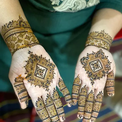 Living, loving, healing, learning, growing. 🦋 This geometric design features a diamond-shaped center, which is a modern take on the traditional mandala, paired with detailed wrist cuffs.