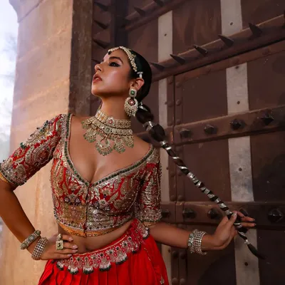 A powerful moment from a campaign for Jadaav Jewels, where I focused on creating a dramatic and regal bridal look. The styling highlights a magnificent jadau necklace set against a rich, red embroidered lehenga, with a braided parandi hairstyle to complete the traditional aesthetic.