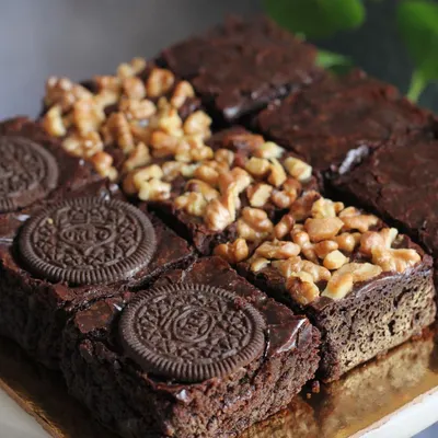A preview of the delicious treats from our Eggless Assorted Brownies Masterclass, featuring popular Oreo and walnut toppings. This class is perfect for starting a brownie business.