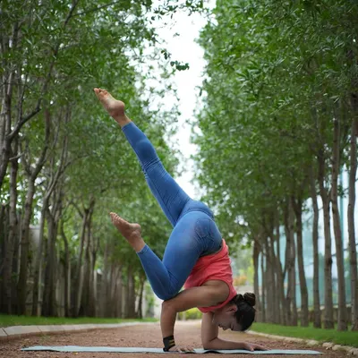 This variation of Pincha Mayurasana, or forearm stand, is a beautiful expression of balance and strength. It's a pose that requires more than just strong arms; it demands deep core engagement, shoulder stability, and a precise understanding of your body's center of gravity. In my advanced course, we focus on the anatomy behind inversions, using specific drills to build the strength and awareness needed to fly safely.