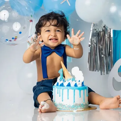 That moment of pure delight right before the smashing begins. We set up the perfect blue and silver-themed backdrop for this little one's big celebration.