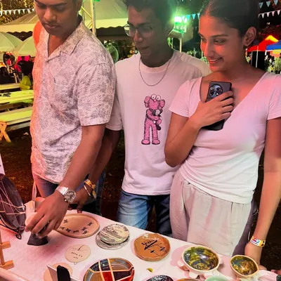 Snapshots from a weekend of art and creativity. I love meeting wonderful people at my pop-up stalls, chatting about pottery, and making new friends who are curious about the world of handmade ceramics.