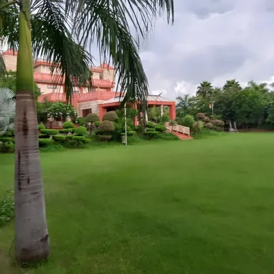 Presenting a new farmhouse venue in Noida, perfect for weddings and corporate events. The expansive green lawn and beautiful architecture provide a versatile canvas for creating a memorable outdoor celebration.