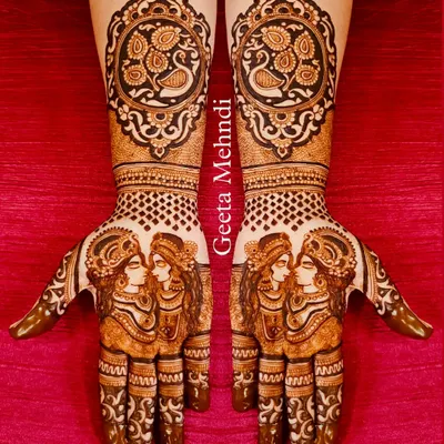 A divine Radha-Krishna portrait. The love between them is captured in their gaze. This is a very popular and blessed design for brides.