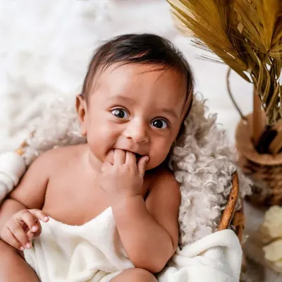 Those big, curious eyes. I love it when babies are awake during their session, allowing me to capture their budding personality and this adorable expression.