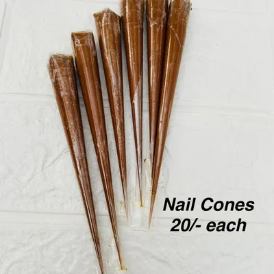 My Araq Nail Cones are specially formulated to give your nails a deep, natural stain. The longer you leave the paste on, the richer the color becomes.