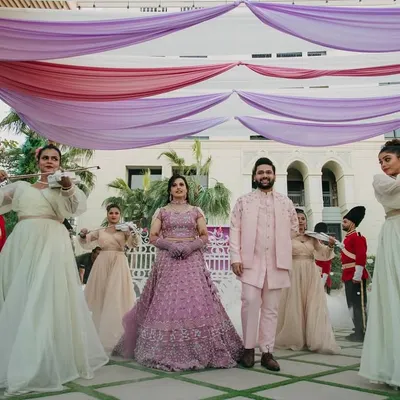 Stepping into the enchanting world of Bridgerton. For this Mehendi, I arranged for the couple to be escorted by violinists and royal guards, creating a grand, Regency-era entrance.
