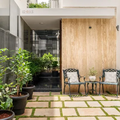 A quiet seating nook at the entrance of the Prakash Reddy residence. We use landscaping and carefully chosen materials like natural stone pavers to create welcoming transitional spaces.