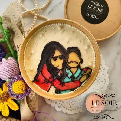 Your special moments, illustrated on a cake. This custom portrait cake tub was a joy to create, capturing a sweet memory in edible art, complete with delicate pearl borders.