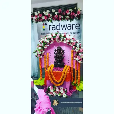 Festivals are for everyone, including at the workplace. Here is a Ganesh Chaturthi mandap I set up for the employees at Radware, featuring a beautiful floral arch and traditional marigold garlands to bring the festive spirit to the office.
