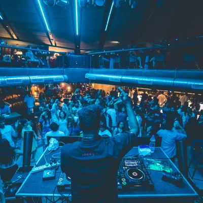 A wide shot from my mini-concert weekend at Flo Church Street. Playing at large clubs like this hones my ability to manage the energy of a massive, multi-level space.