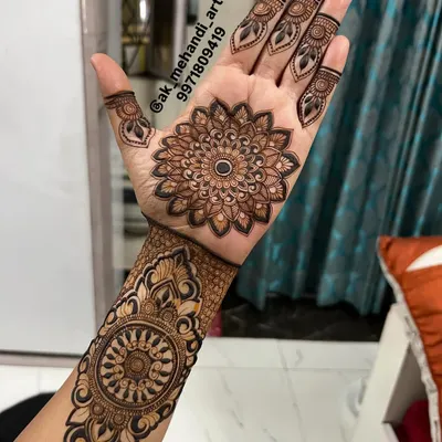 This is a classic, intricate mandala design, a core skill for any mehndi artist. I teach the techniques for creating these perfectly symmetrical patterns, focusing on clean lines and detailed fillings.