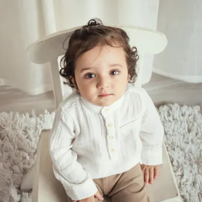 Those curious eyes. This simple, direct portrait of a sitter-session baby captures the innocence and wonder of this adorable age.